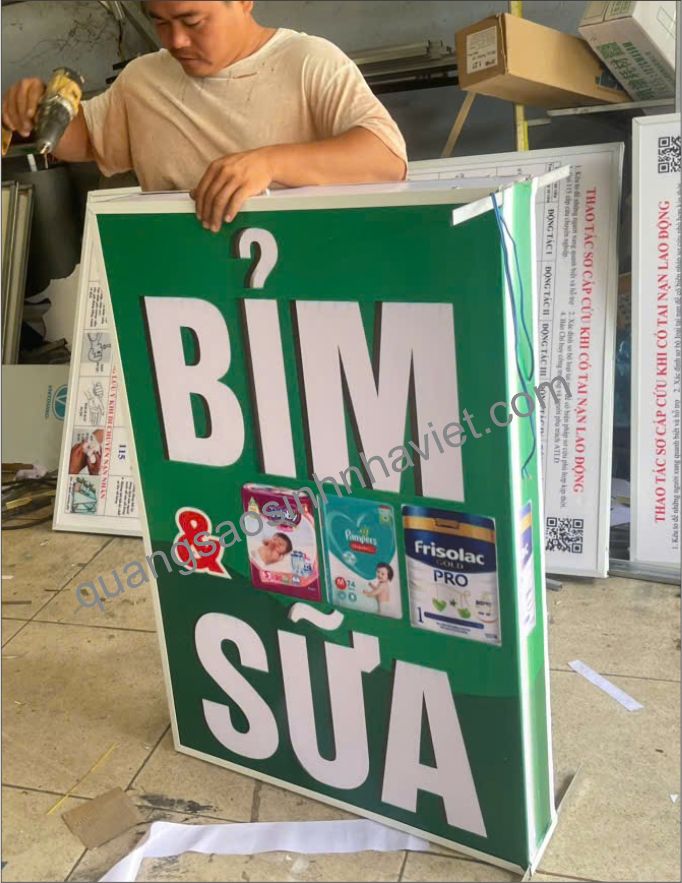 Làm hộp đèn bạt hiflex tại Biên Hòa