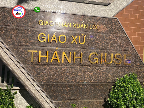 Bảng tên Giáo xứ Thánh Giuse Tam Hiệp - Đồng Nai, bằng đá hoa cương và chữ inox vàng