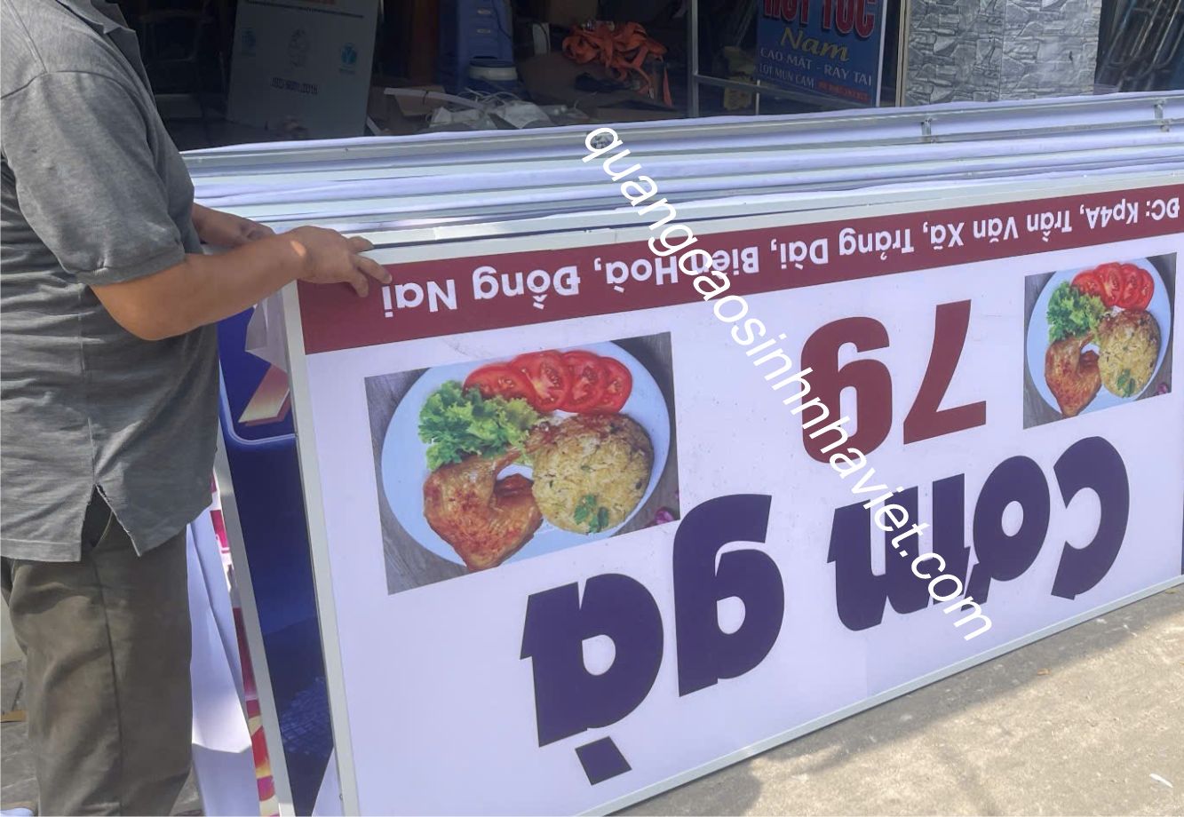 Bảng hiệu cơm gà 79 tại Biên Hòa, Đồng Nai