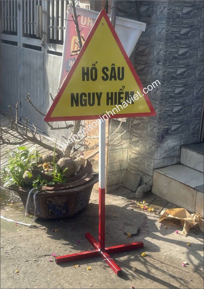 Biển báo Biên Hòa hố sâu nguy hiểm 