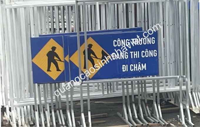 Biển báo công trình tôn dán decal phản quang tại Biên Hòa
