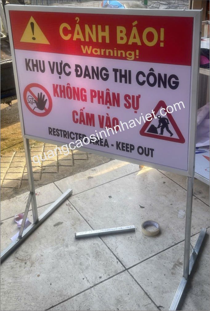 Biển báo khu vực đang thi công công trình tại Nhơn Trạch