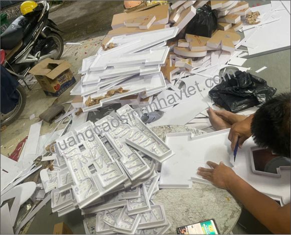 Gía làm chữ nổi mica sản xuất tại Sinh Nhà Việt Tại Đồng Nai