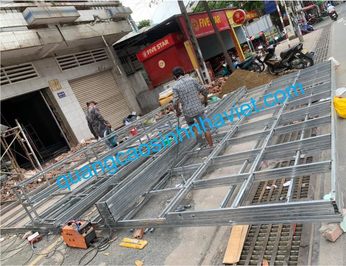 Hàn khung sắt để thi công ốp alu biển hiệu TJC