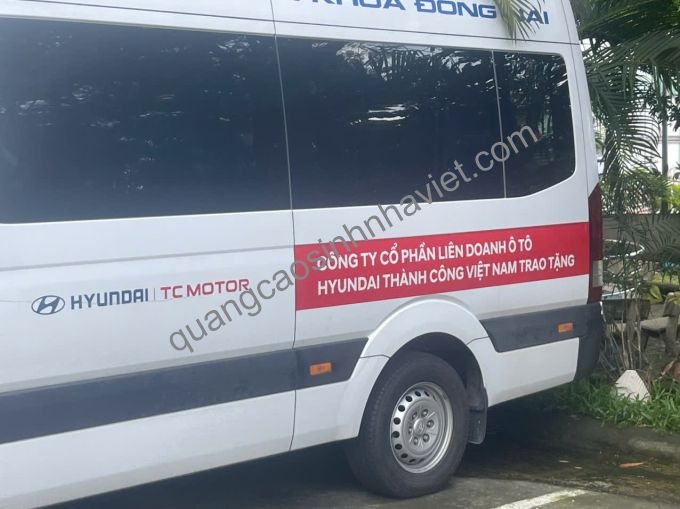 In decal trong dán xe oto tại Biên Hòa