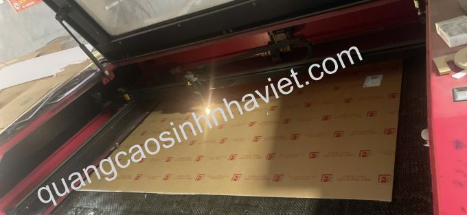 máy cắt laser cắt chữ mica tại Biên Hòa