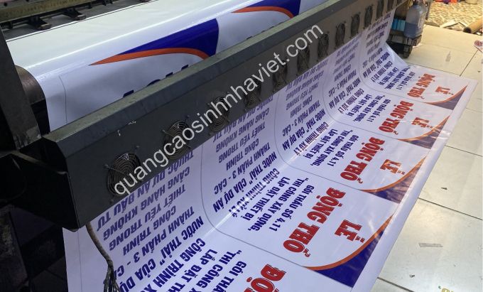 Máy in Bạt khổ lớn đang in băng rôn lễ động thổ sân bay Long Thành