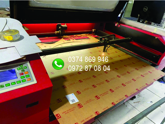 May cắt chữ laser gia công tại xưởng quảng cáo Sinh Nhà Việt