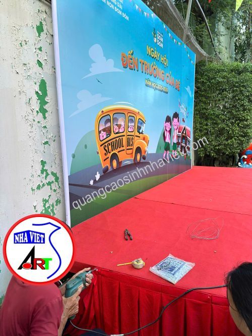 Backdrop sự kiện hoàn thiện tại Trường Mầm Non Đom Đóm, Trảng Dài – Biên Hòa, Đồng Nai (ảnh thực tế thi công